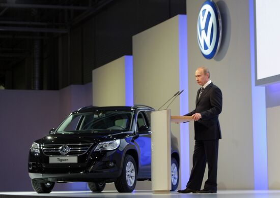 В. Путин посетил завод концерна "Volkswagen" в Калуге