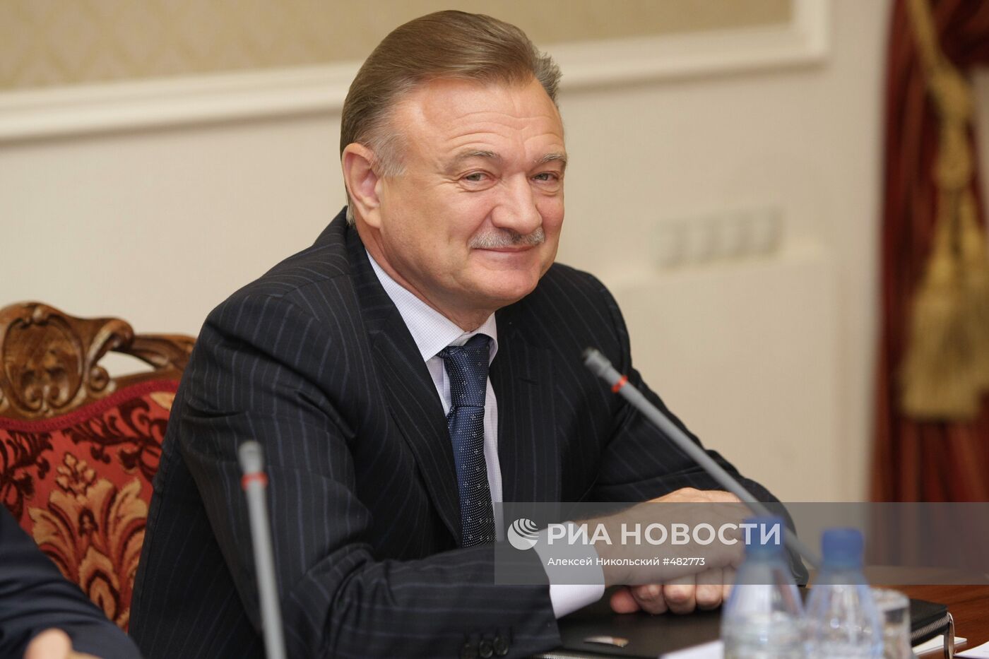 Олег Ковалев на заседании правительственной комиссии в Калуге
