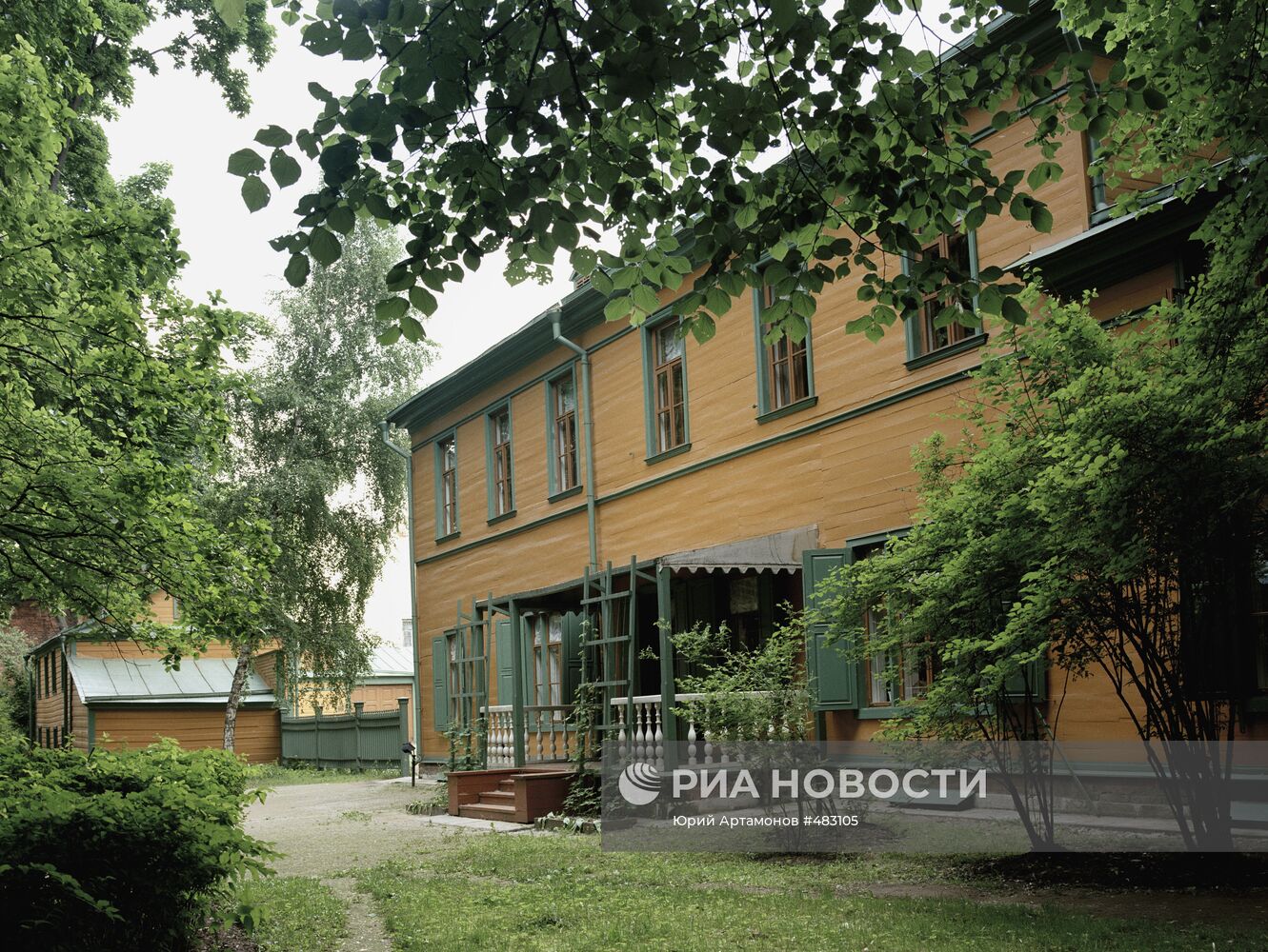 Дом Льва Николаевича Толстого в Хамовниках в Москве