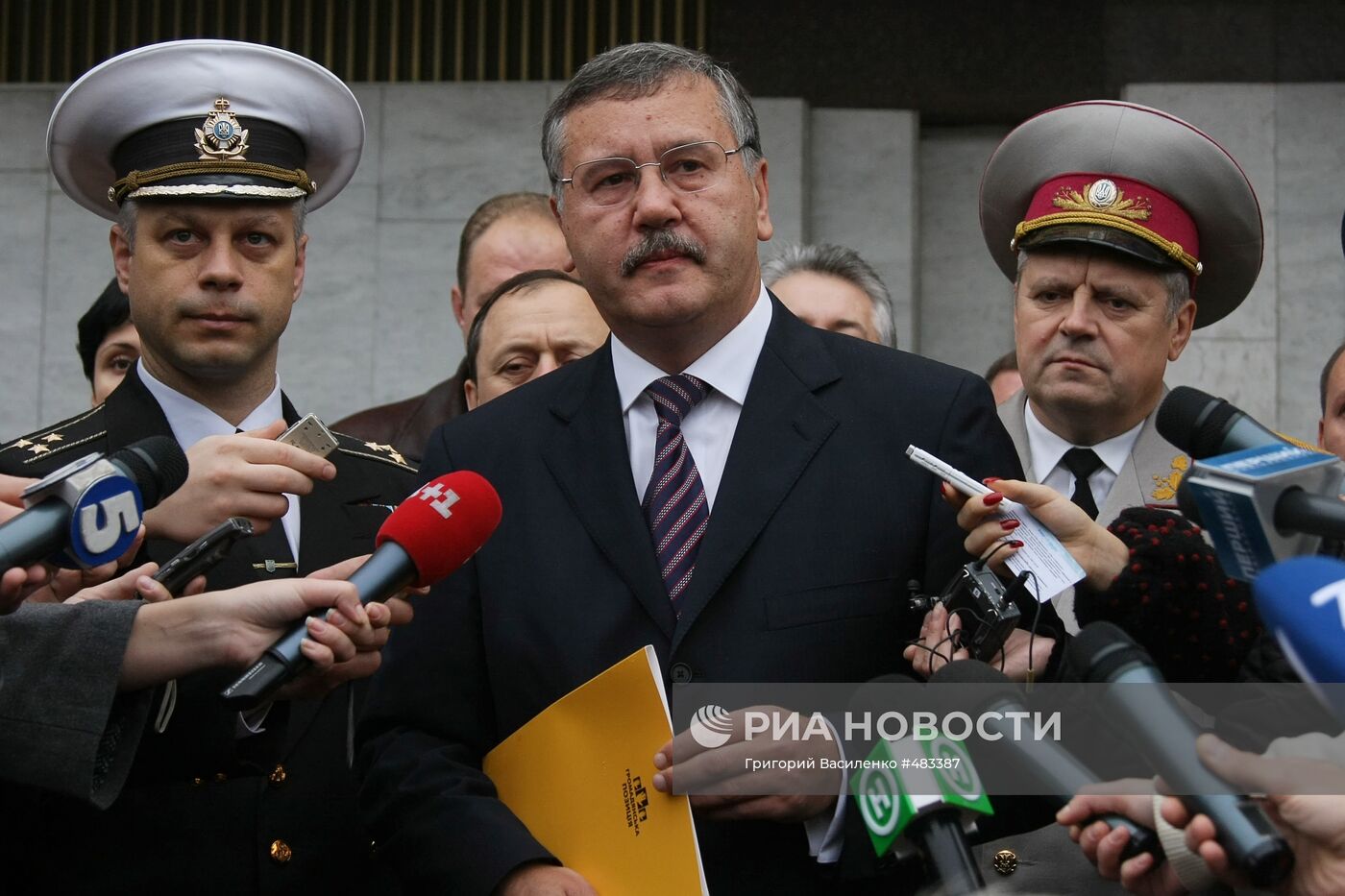 Анатолий Гриценко подал документы в ЦИК