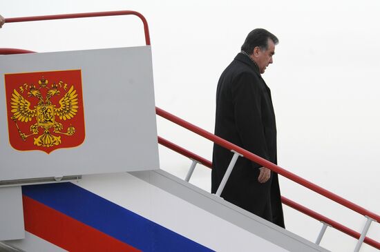 Президент Таджикистана Эмомали Рахмон прибыл в Москву