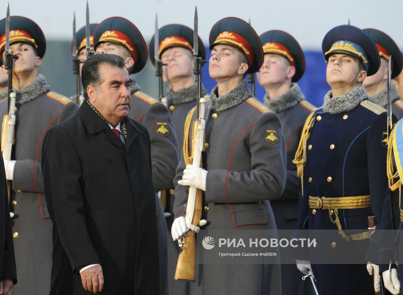 Президент Таджикистана Эмомали Рахмон прибыл в Москву