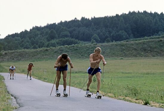 Биатлонисты на тренировке