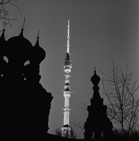 Останкинская телебашня вечером