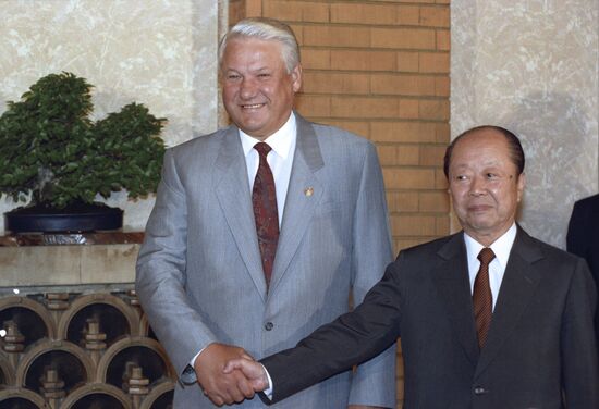 Борис Ельцин и Киити Миядзава