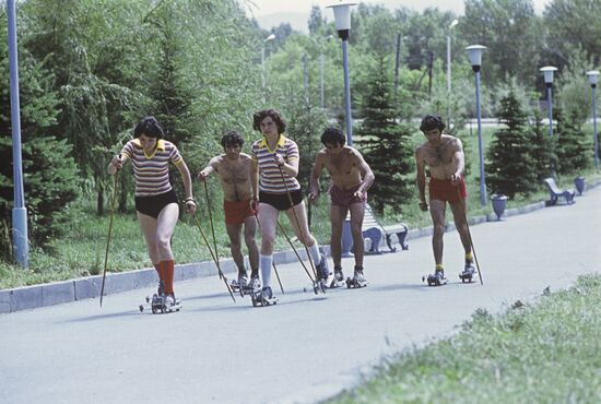 Тренировка лыжников