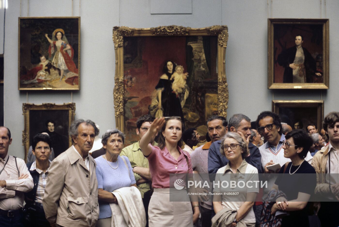 Туристы из Швейцарии в Государственной Третьяковской галерее