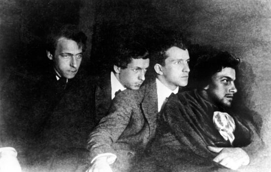 Владимир Маяковский с товарищами
