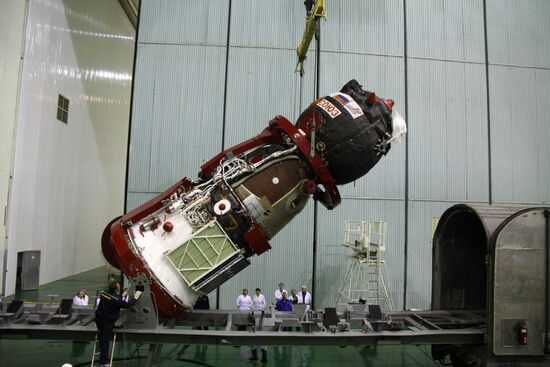 Начались работы с космическим кораблем "Союз ТМА-17"