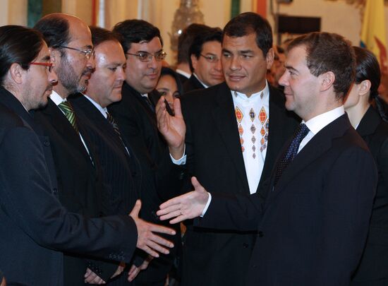Представление членов делегаций России и Эквадора