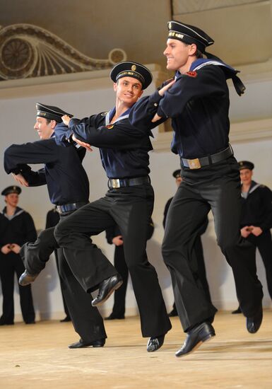 Танец "Яблочко". Ансамбль народного танца имени Игоря Моисеева