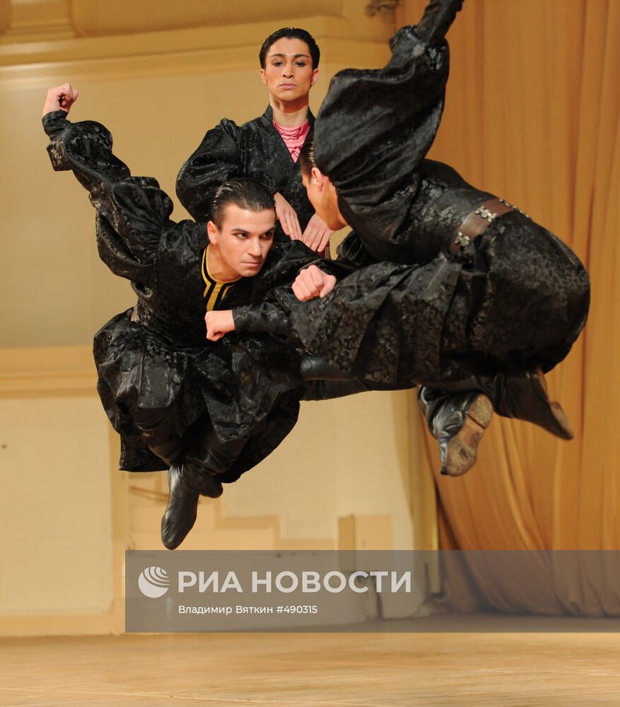 Калмыцкий танец. Ансамбль народного танца имени Игоря Моисеева