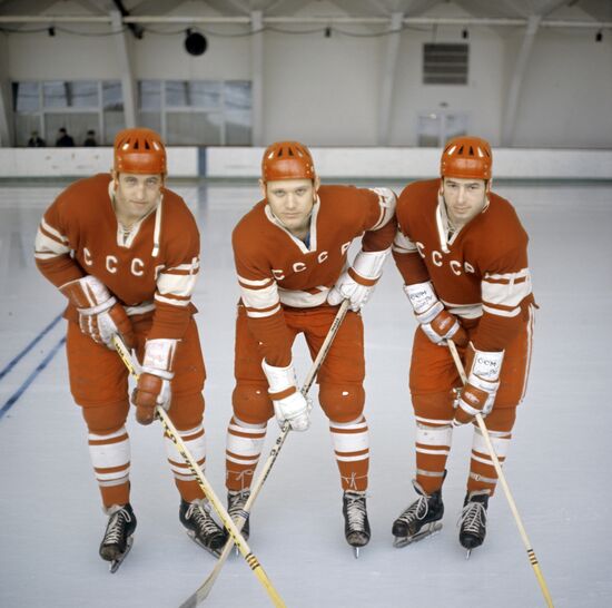 Члены сборной команды СССР по хоккею