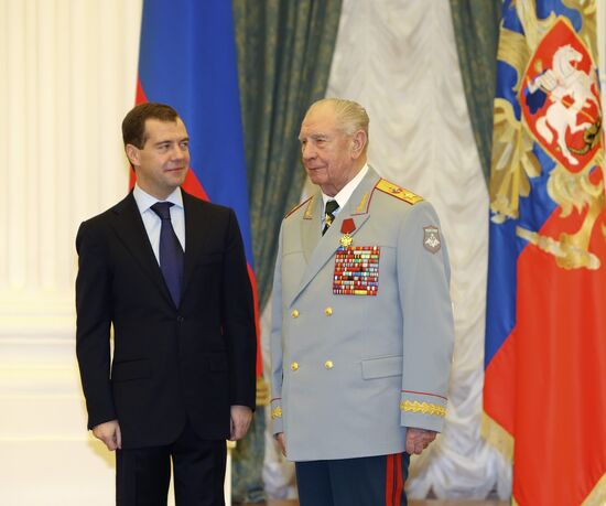 Дмитрий Медведев вручил государственные награды
