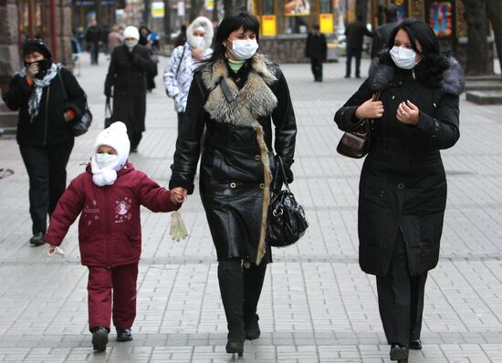 Киевляне принимают меры для защиты от вируса "свиного гриппа"