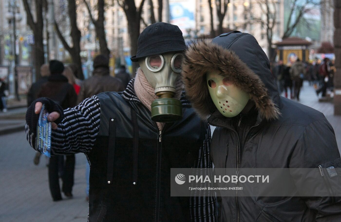 Киевляне принимают меры для защиты от вируса "свиного гриппа"