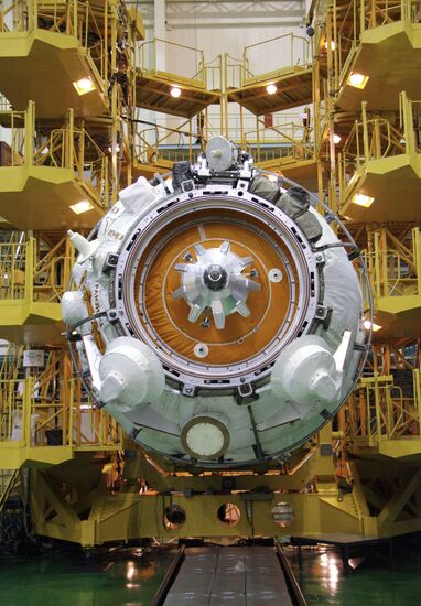 Подготовка к запуску модуля "Поиск" на космодроме "Байконур"