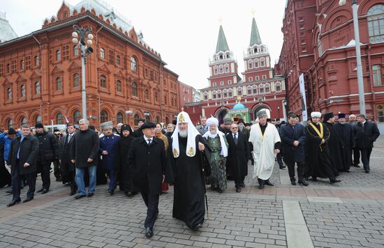 Патриарх возглавил шествие, посвященное Дню народного единства