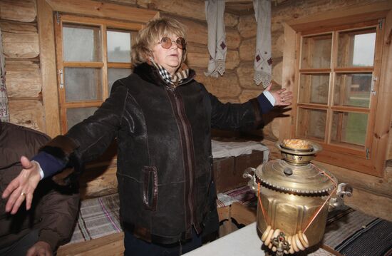 Режиссер Алла Сурикова