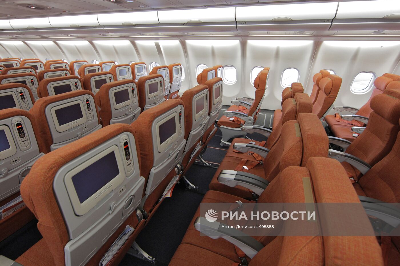 Новый самолет компании ОАО "Аэрофлот" А330-300 альянса Sky Team