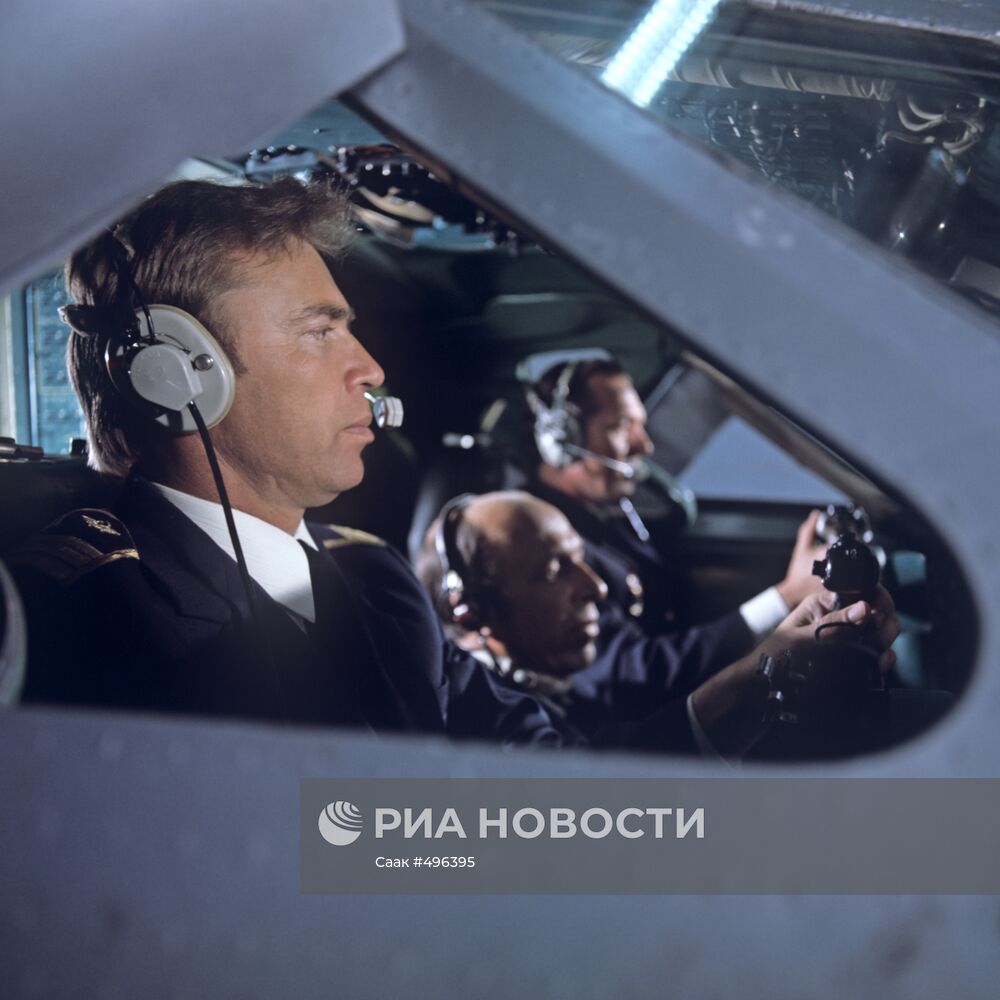 Учащиеся Академии гражданской авиации