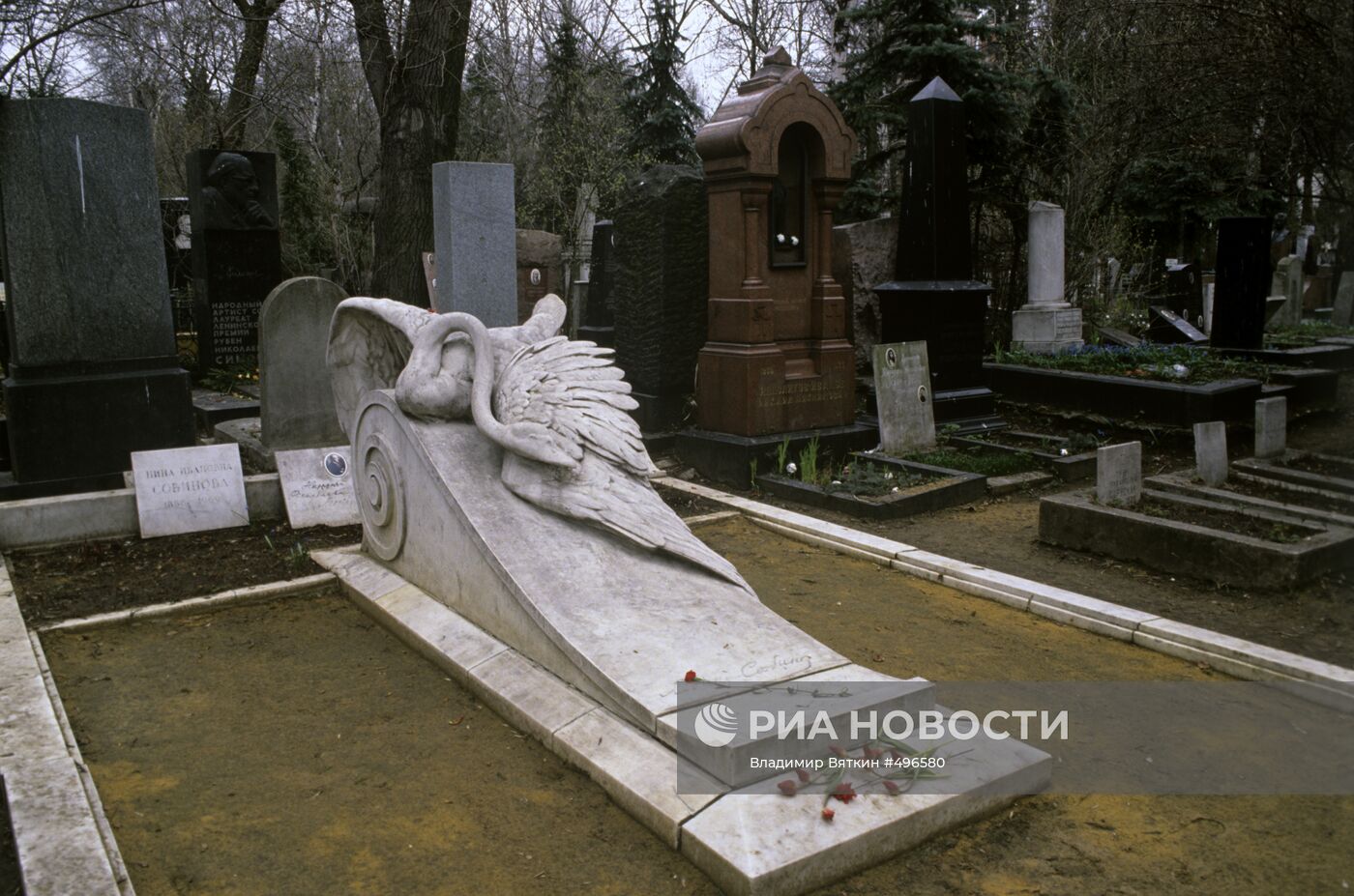 Надгробный памятник Л. В. Собинову