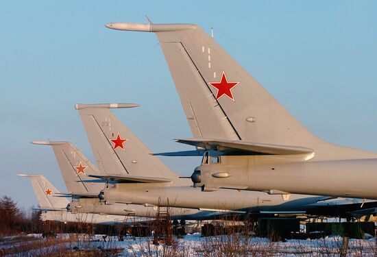Противолодочный самолет Ту-142