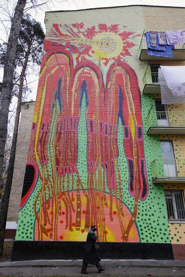 Граффити на стене дома в Москве