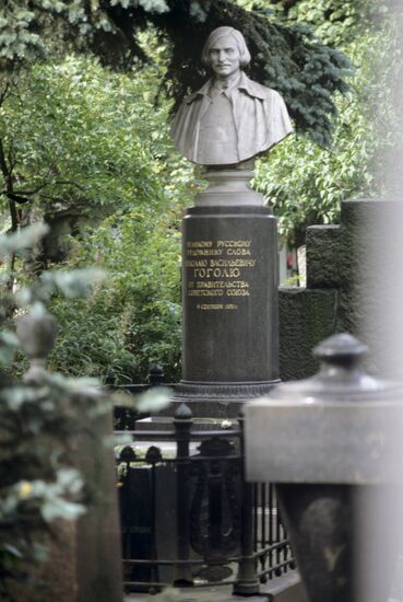 Надгробный памятник Н.В. Гоголю