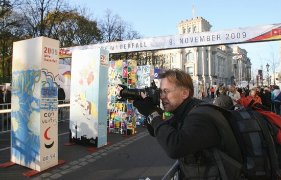 Инсталляция на месте Берлинской стены