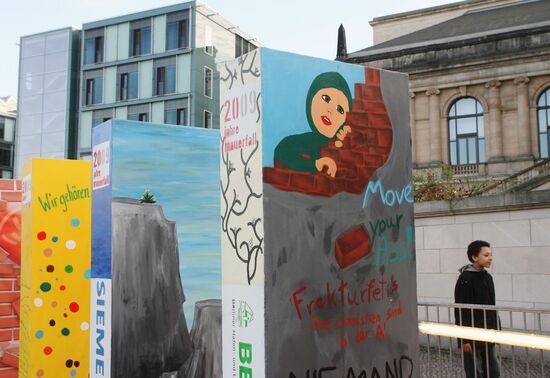 Инсталляция на месте Берлинской стены