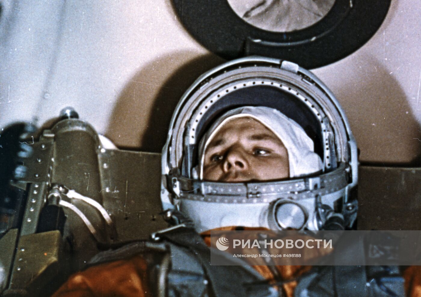 Юрий Алексеевич Гагарин в кабине космического корабля "Восток-1"