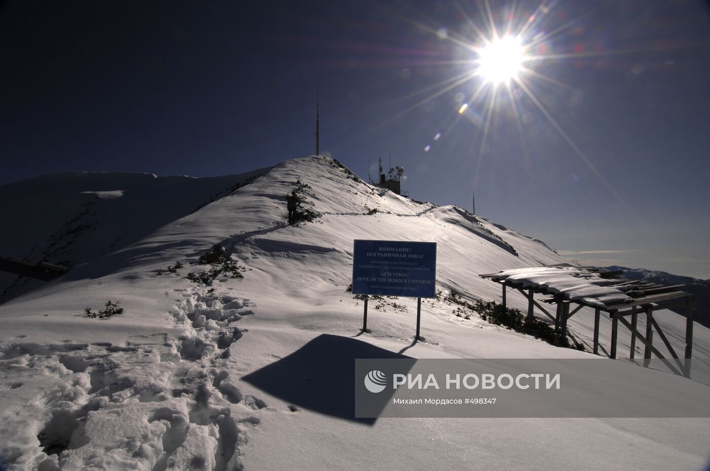 Первый снег на Кавказских горах