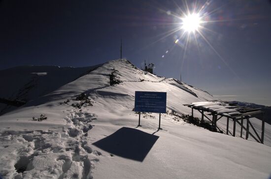 Первый снег на Кавказских горах