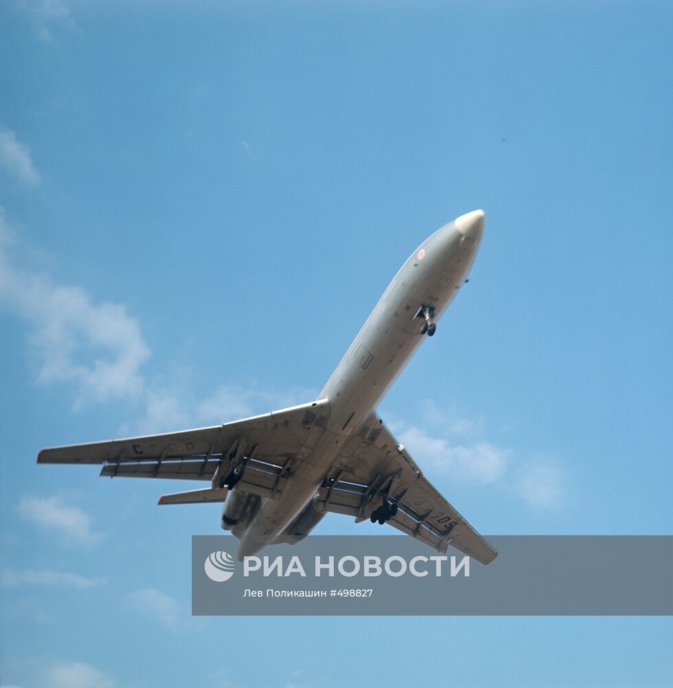 Советский пассажирский самолет ТУ-154