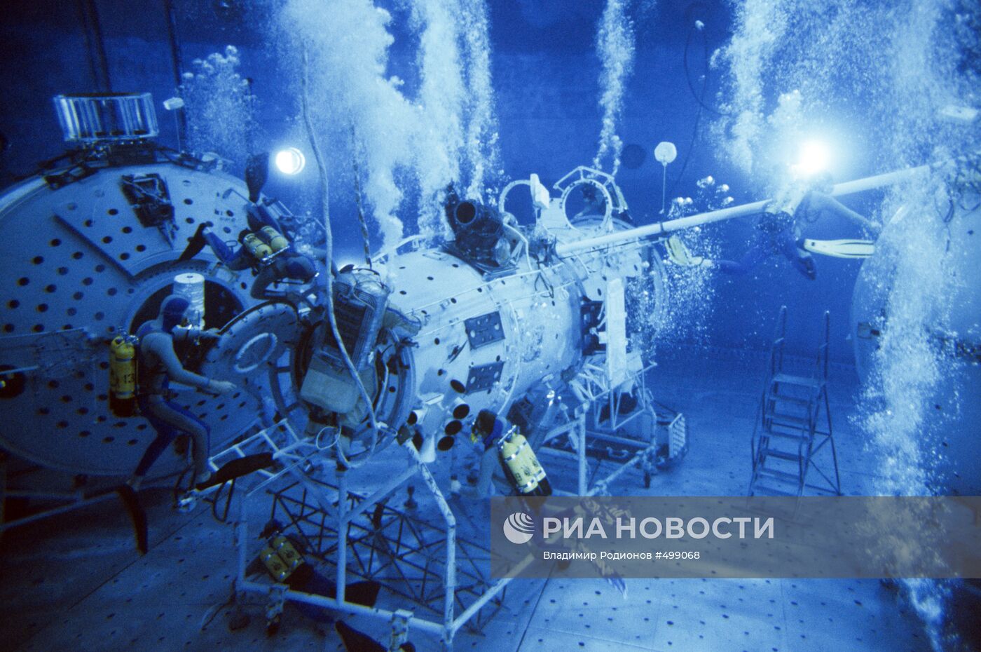 Тренировка космонавтов в гидролаборатории