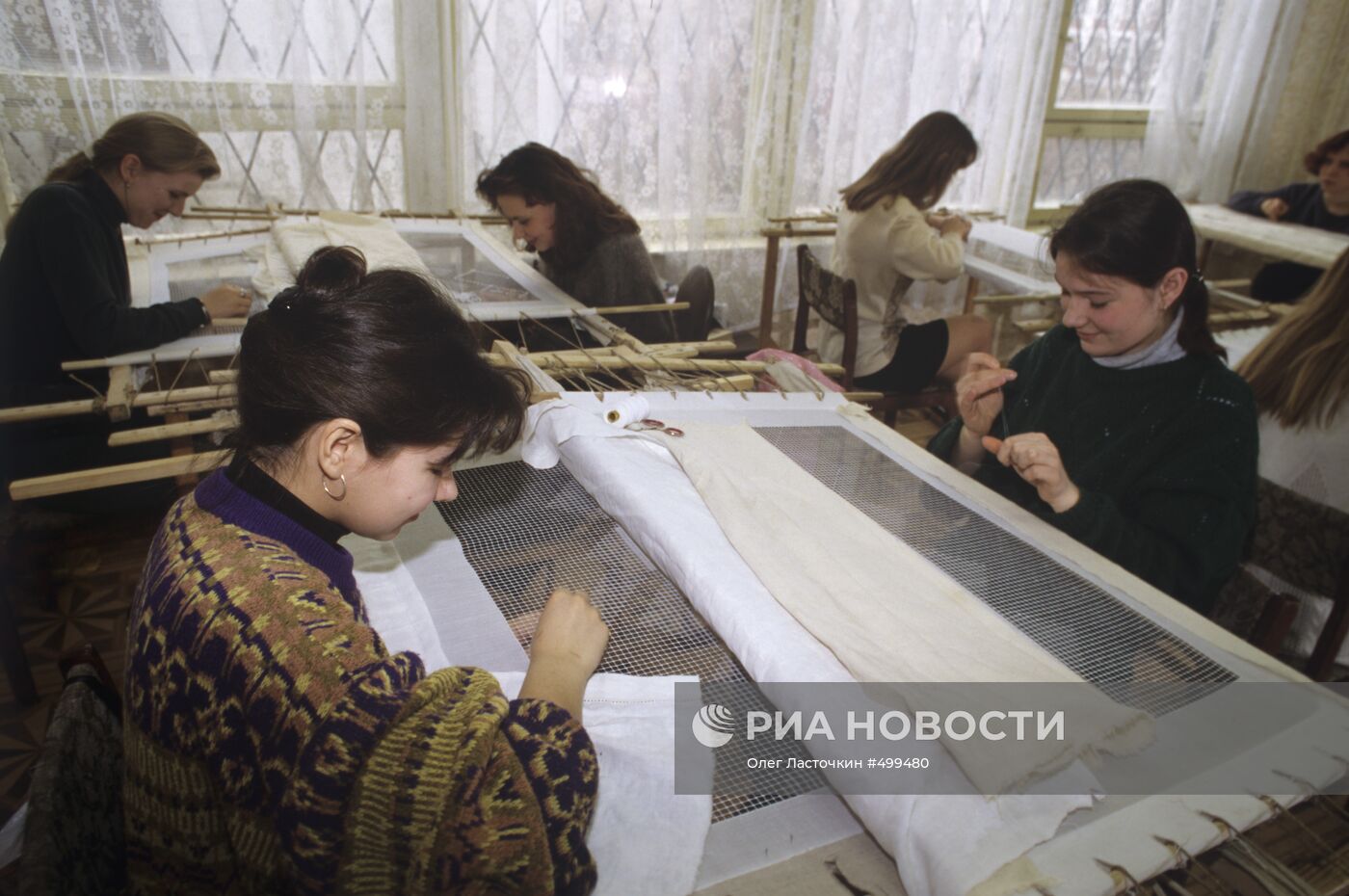 Вышивальщицы на уроке