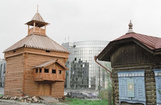 Деревянная шатровая башня старинной якутской крепости "Казачий острог"
