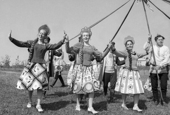 КОЛХОЗ АНСАМБЛЬ РУССКИЙ ТАНЕЦ