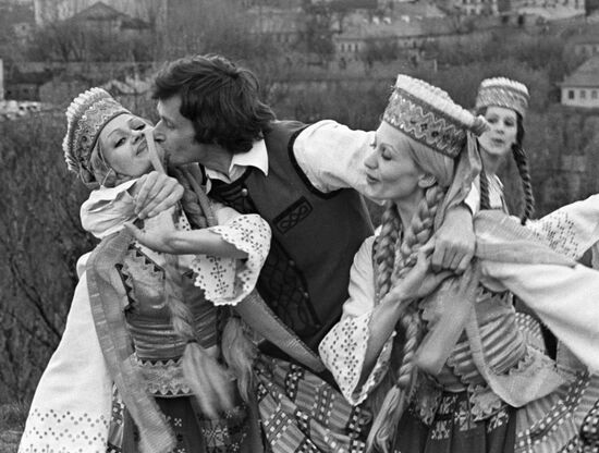 АНСАМБЛЬ ТАНЕЦ