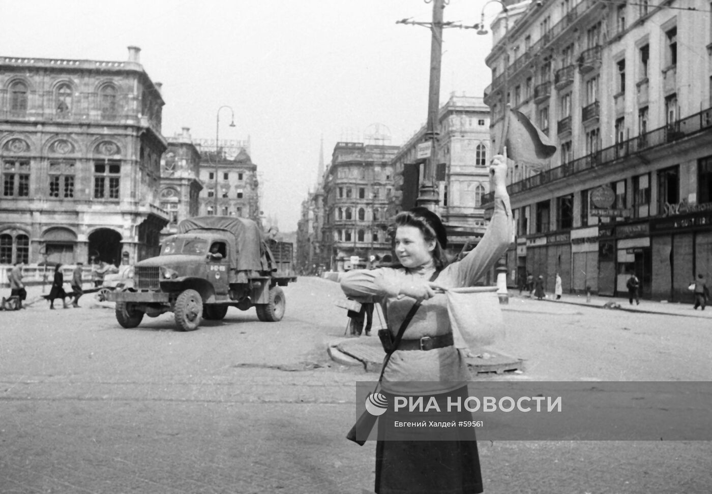 Советская регулировщица на улице Вены