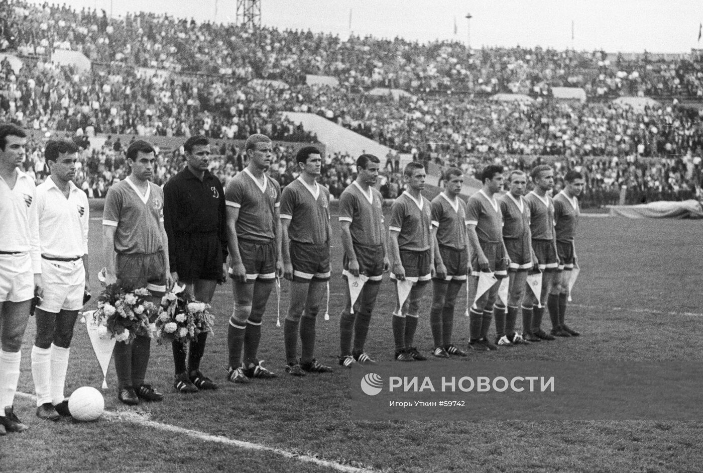 Футболисты московского футбольного клуба "Динамо"