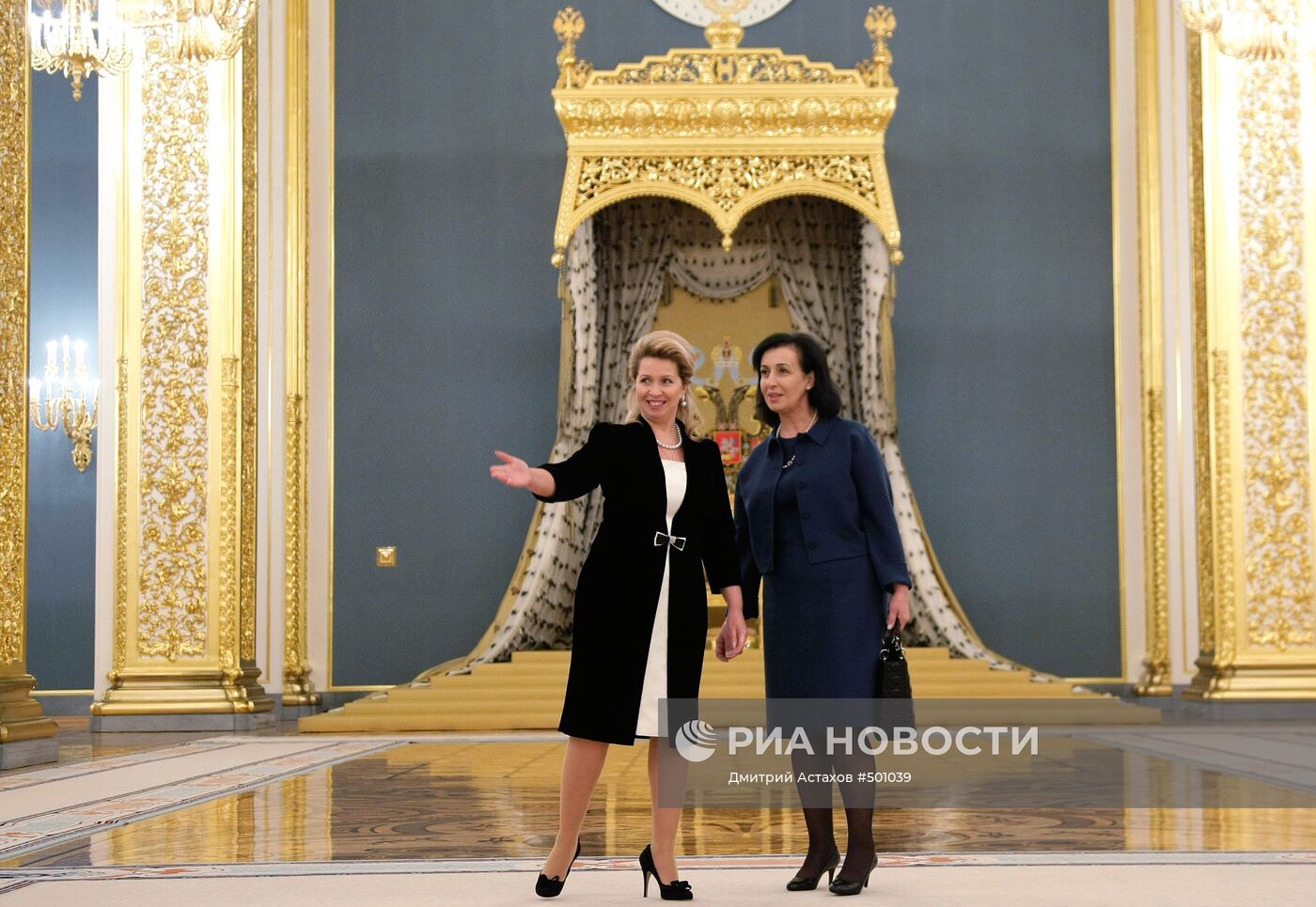 Супруги президентов России и Абхазии