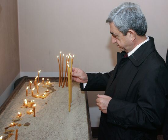 С. Саргсян посетил армянскую церковь в Калининграде