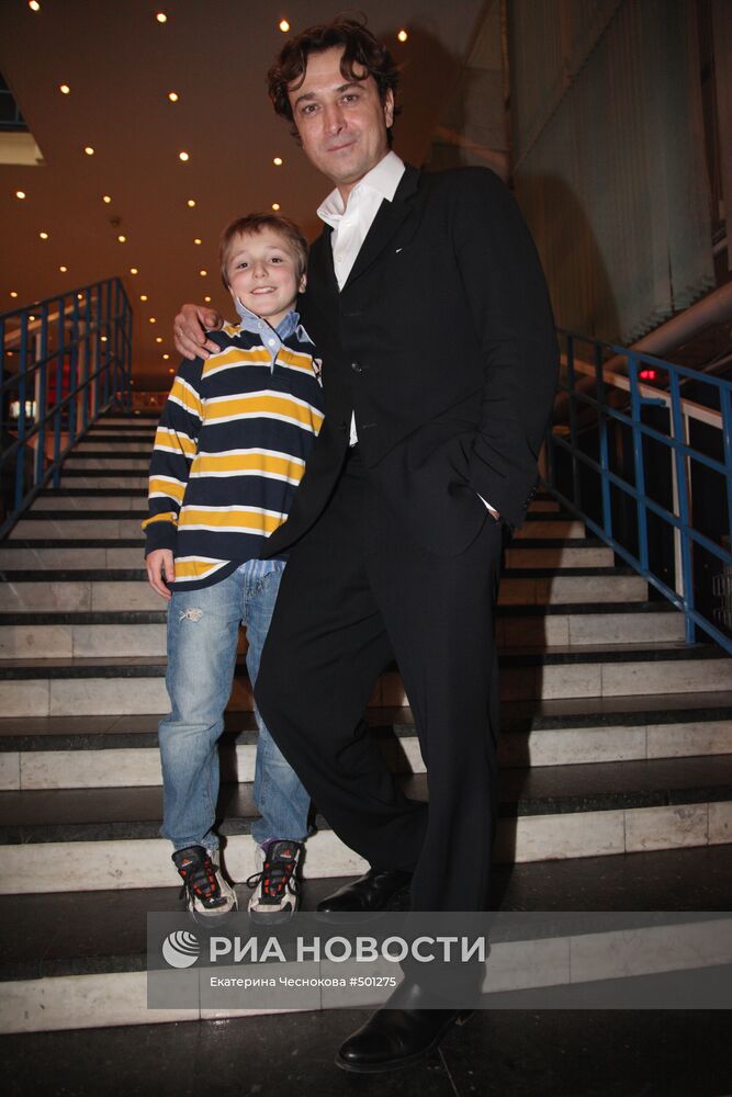 Актер А.Лазарев с сыном