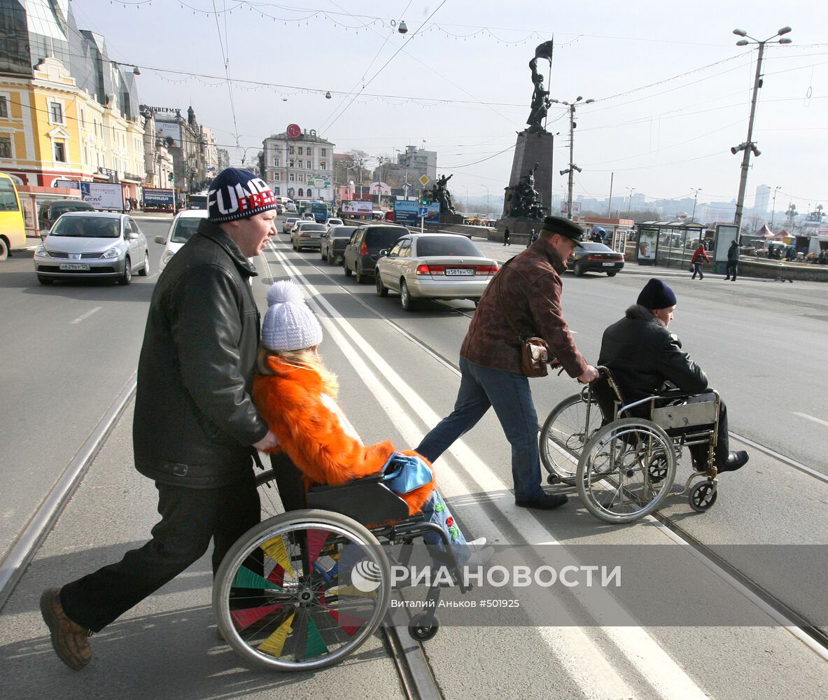Акция протеста инвалидов-колясочников во Владивостоке