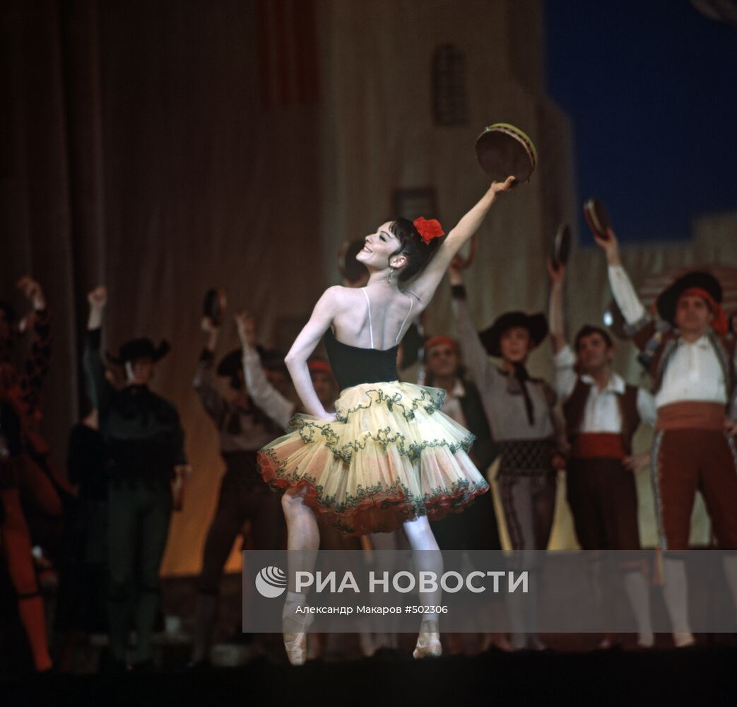 Малика Сабирова в сцене из балета Минкуса "Дон Кихот"