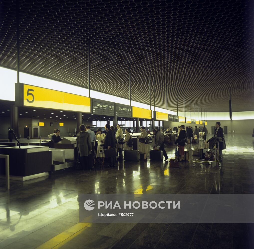 Стойки регистрации пассажиров в аэропорту Шереметьево-2