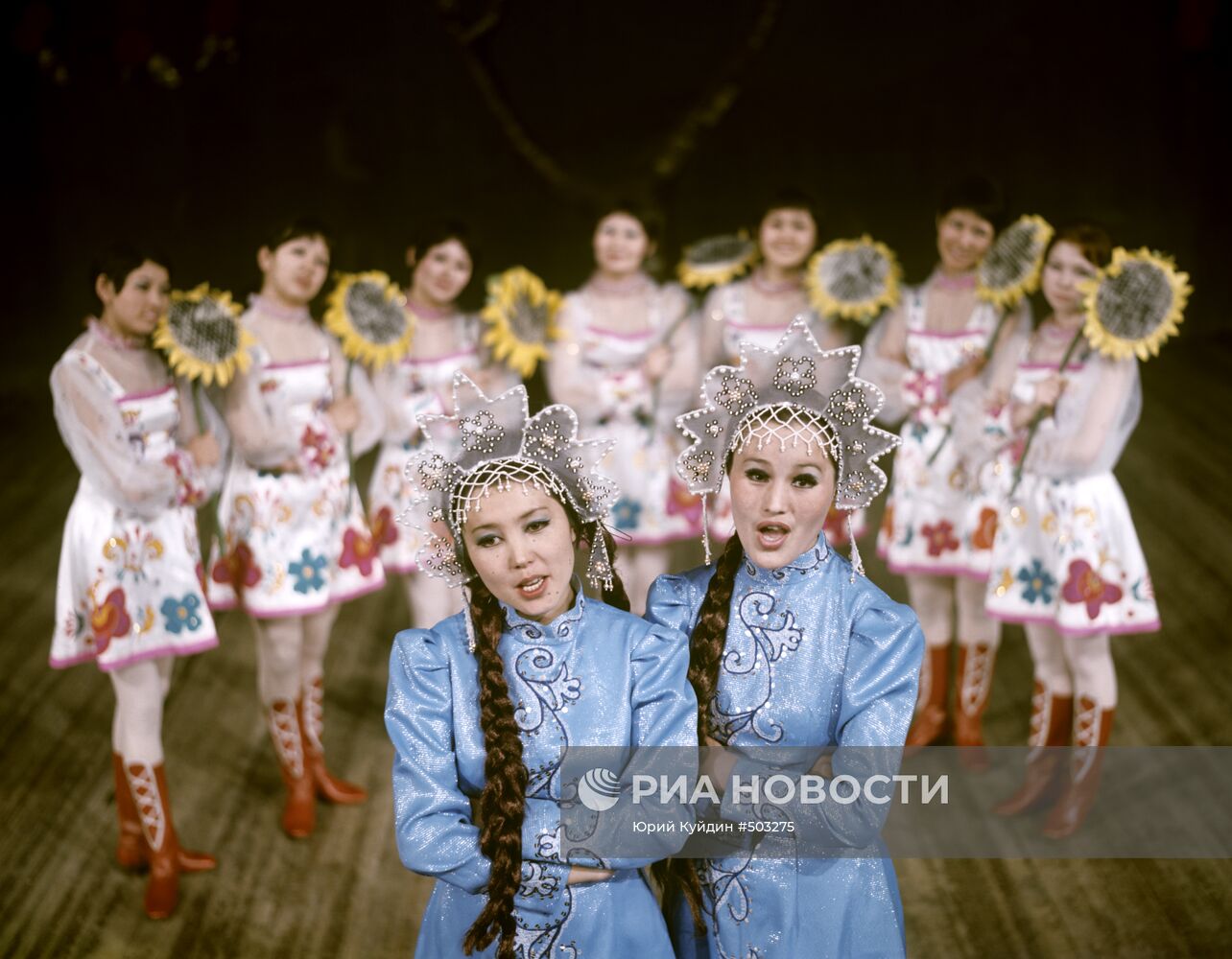 Выступление Казахского ансамбля "Гульдер"