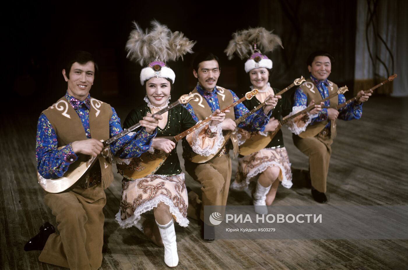Выступление Казахского ансамбля "Гульдер"